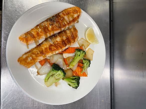 Honey Garlic Glazed Salmon (4 oz)