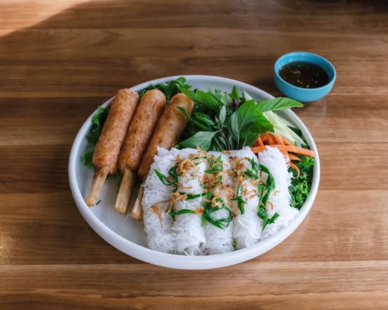 Bánh Hỏi Chạo Tôm - Sugarcane Shrimp Mousse with Fine Vermicelli