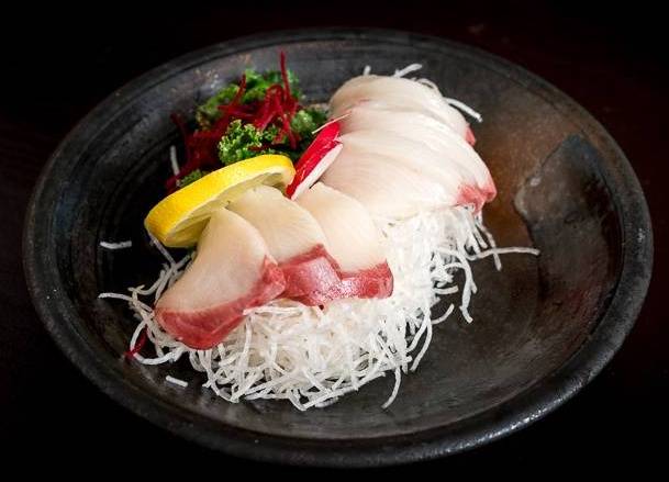 Hamachi Sashimi (6 pcs)