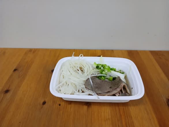 Frozen beed flank noodle soup/ Phở nạm bò đông đá