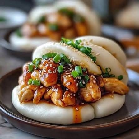 Steamed bao with gochujang chicken / bánh bao gà sốt hàn cay, củ cải chua, dưa chuột, dầu hành, hành khô, rau mùi, mè
