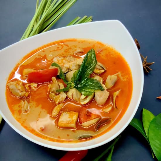 Coconut hot and sour soup vegan / súp dừa chua cay chay