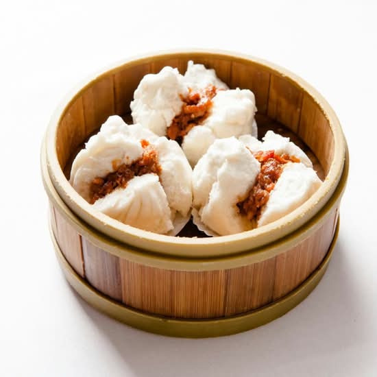 2 Pork bun/ bánh bao thịt hấp