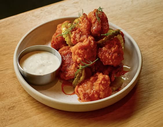 HOT CHICKEN & PICKLES