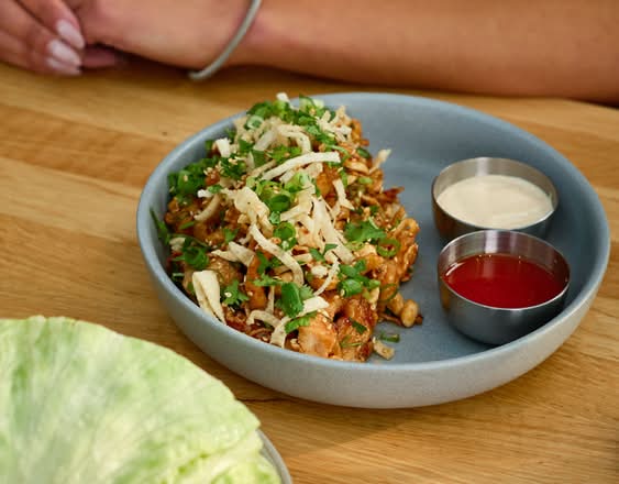 SZECHUAN TOFU LETTUCE WRAPS (v)