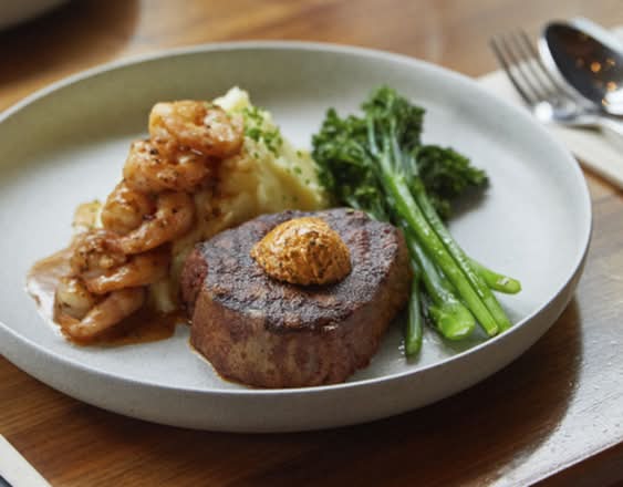 CREOLE STEAK & PRAWNS