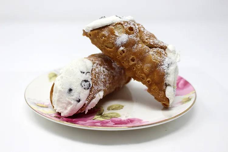 Chocolate Chip Cannoli