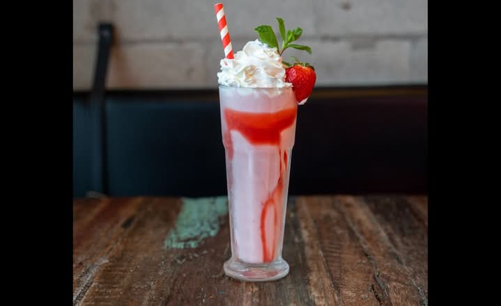LAIT FRAPPE FRAISE/ STRAWBERRY MILKSHAKE