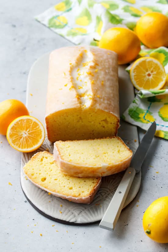 lemon poppy loaf slice