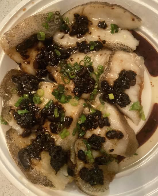 Turbot cuit à la vapeur dans une sauce aux haricots noirs / Steamed Turbot in Black Bean Sauce 蒸豉汁多宝鱼