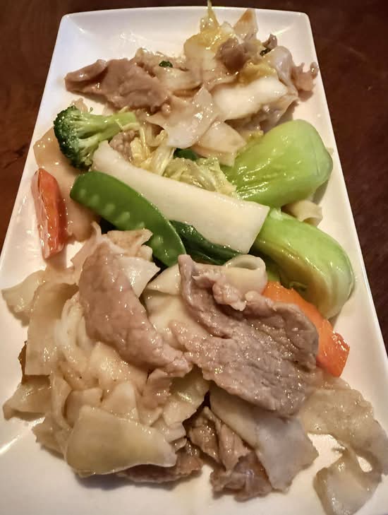 Nouilles de riz au bœuf et légumes chinois  / Rice Noodles with Beef and Chinese Vegetables 白菜牛肉米粉