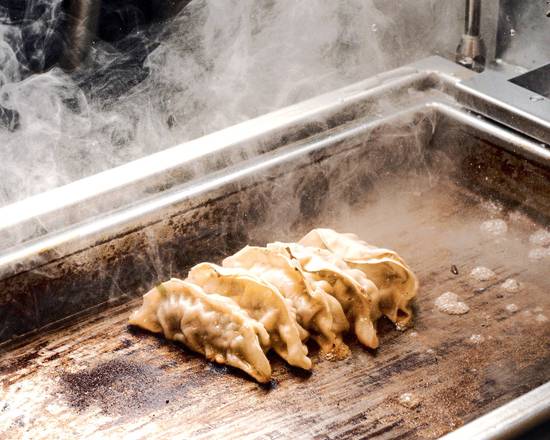 Pork Pan Fried Steamed Gyoza (5pcs)