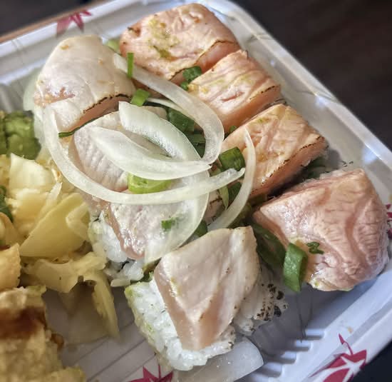 Awesome Tataki Roll (8 pcs)
