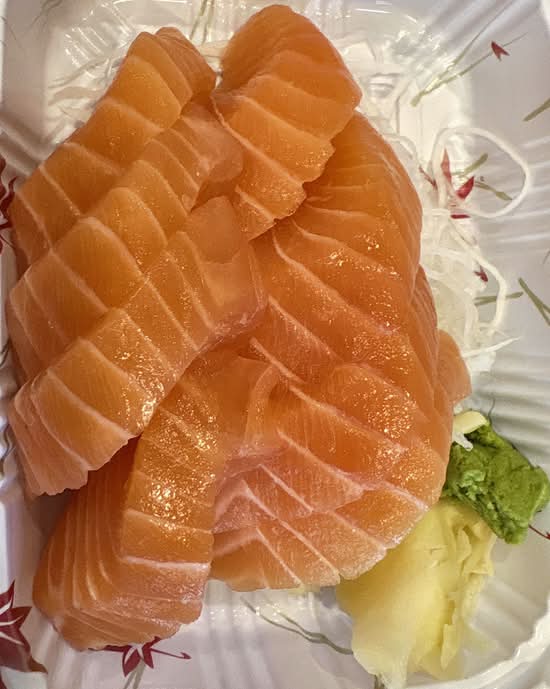 Salmon Sashimi (8 pcs)