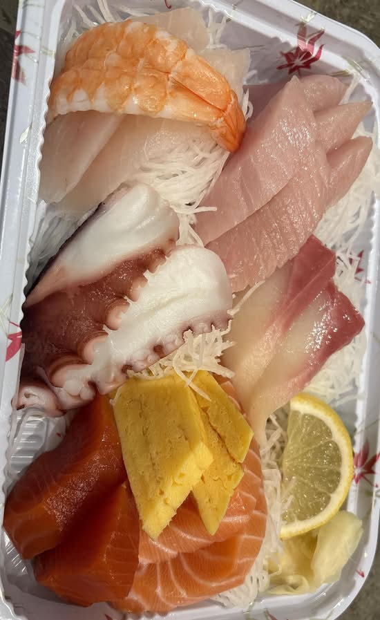 Assorted Sashimi (16 pcs)