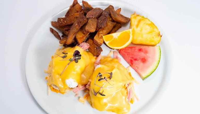 Bénédictines Jambon fumé effiloché à l'érable et cheddar vieilli / Maple Flaked Smoked Ham With Aged Cheddar Benedict