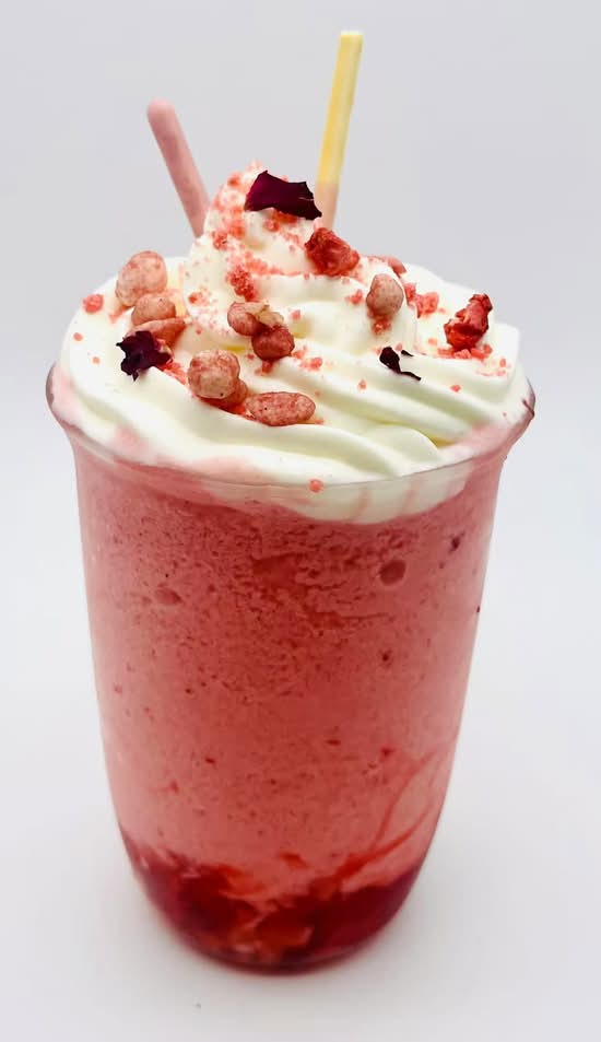 STRAWBERRY FRAPPUCCINO