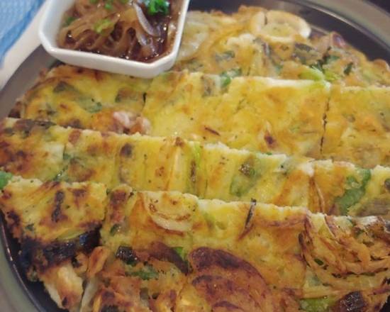 Korean Pan Cake - Seafood & Green Onion (해물파전)
