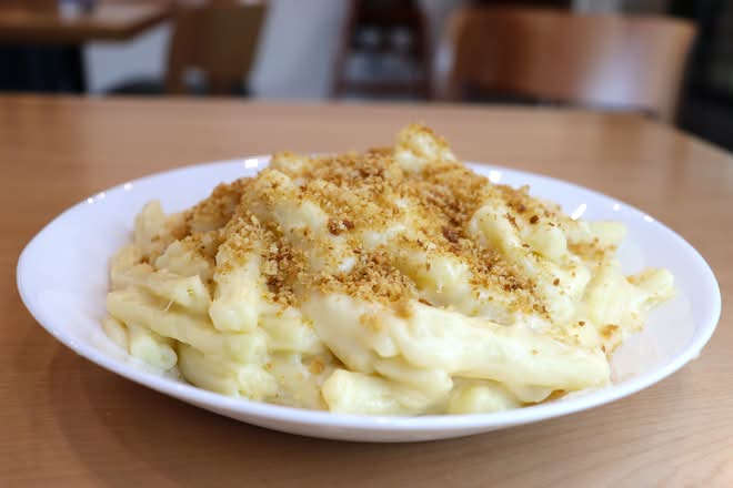 NOUVEAU!  MAC AND CHEESE/ MACARONI AU FROMAGE