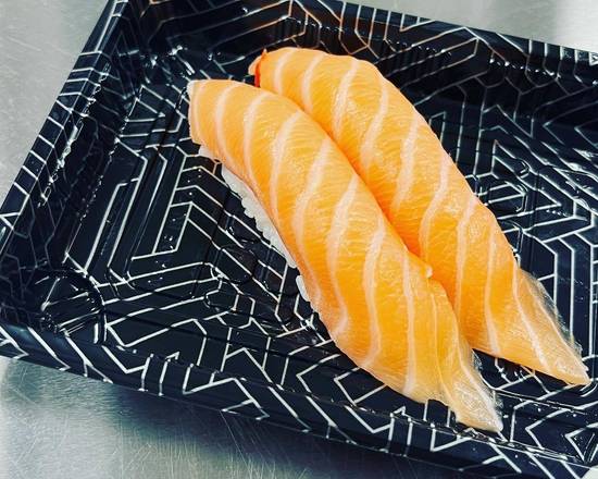 Salmon Nigiri (2 pcs)
