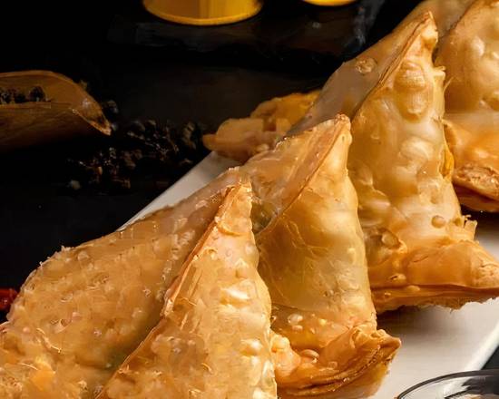 2 Handmade Veg Samosa
