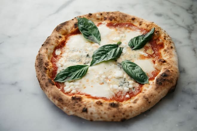 Pizza 4 fromages / 4 Cheeses Pizza