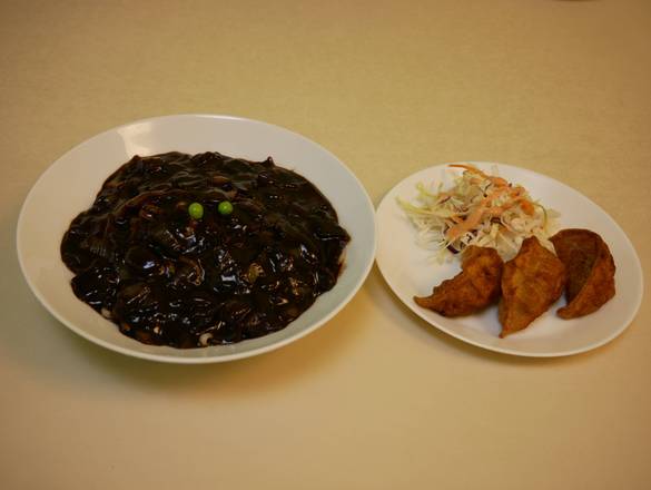 Koon Man Du (3 pcs) and Ja Jang Myun (군만두 + 짜장면)