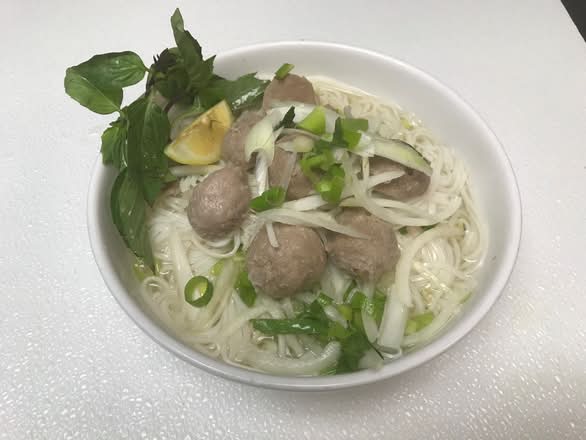 P8. Phở Beef Balls