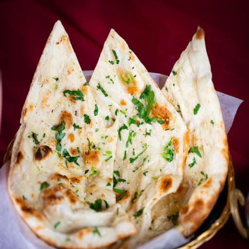 Naan L’ Ail / Garlic Naan