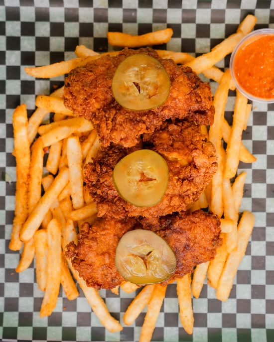 Chicken Tenders With Fries(Filet De Poulet Avec Frites)