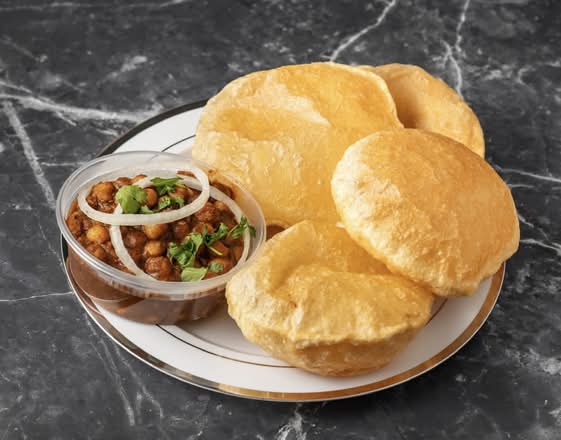 Chole poori halwa