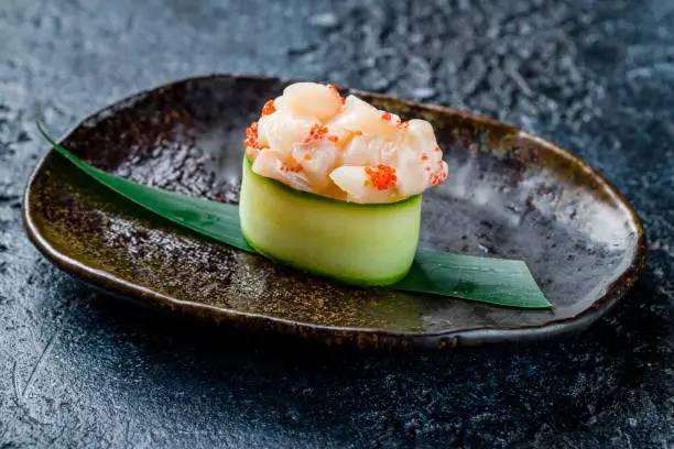 19. Spicy Scallop Gunkan (Pétoncle Épicé)
