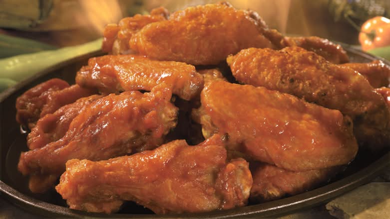 8 BUFFALO WINGS