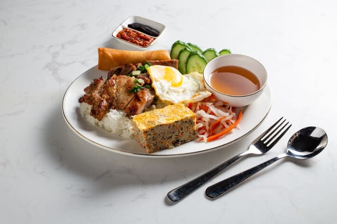 24. Rice House Special ( Grilled Pork, Grilled Lemongrass Chicken, Steamed Egg Pie and Spring Roll with Rice) | Com Đặc Biệt