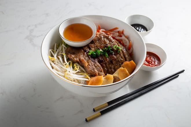 23. Grilled Pork Patty, Spring Rolls with Vermicelli Noodles – Bún Nem Nướng, Chả Giò