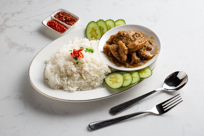 39. Spicy Lemongrass Chicken | Cơm Gà Xào Xȧ Ót (Gf)