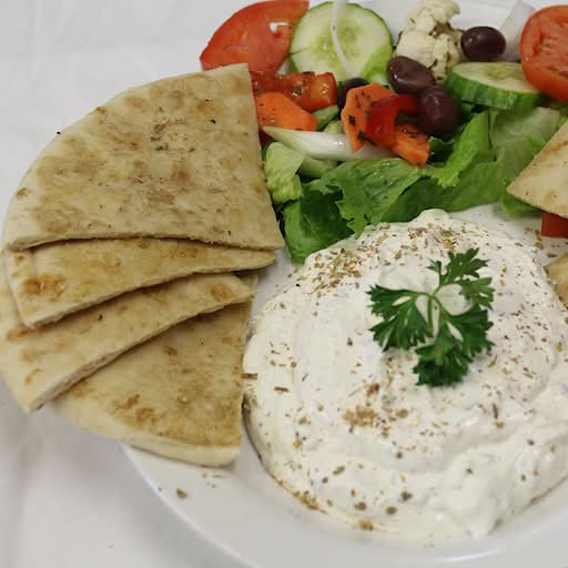 Tzatziki avec 2 pains pita / Tzatziki with 2 Pita Breads