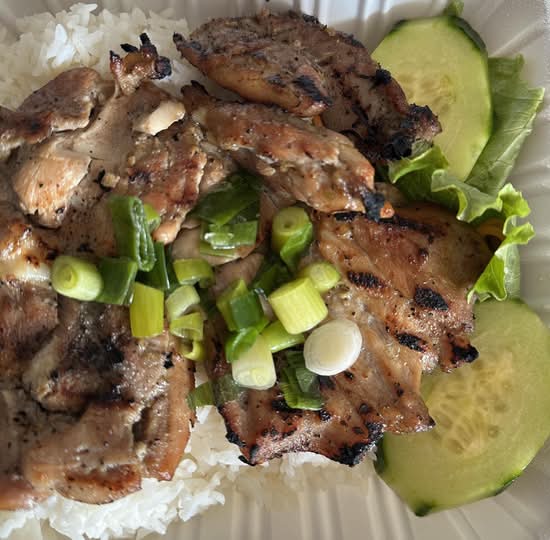 512. Grilled Chicken on Rice (Cơm Gà Nướng)