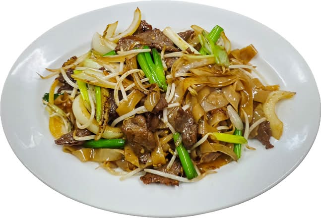 600. Sauteed Beef on Rice Noodle (Hủ Tiếu Xào Bò)