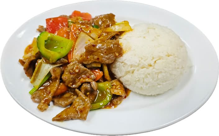528. Beef/Chicken Sauteed with Lemongrass on Rice (Cơm Bò/Gà Xào Sả Ớt)