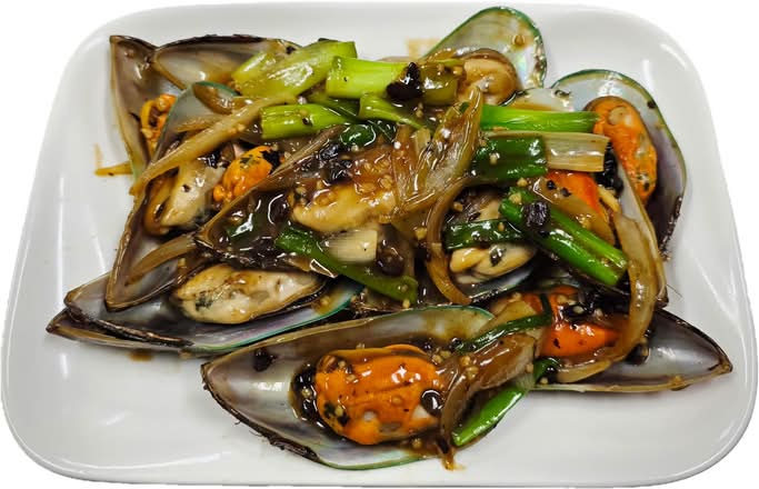837. Mussel Sautéed with Black Bean Sauce (Chem Chép Xào Tương Đen)