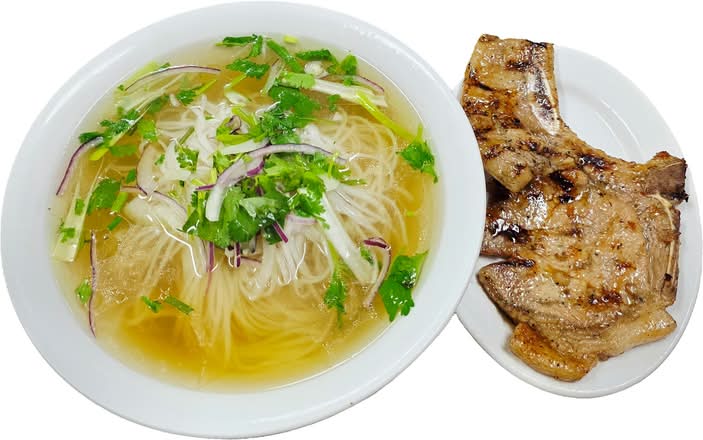 226. Grilled Pork Chop Rice Noodle Soup (Phở Sườn Nướng)