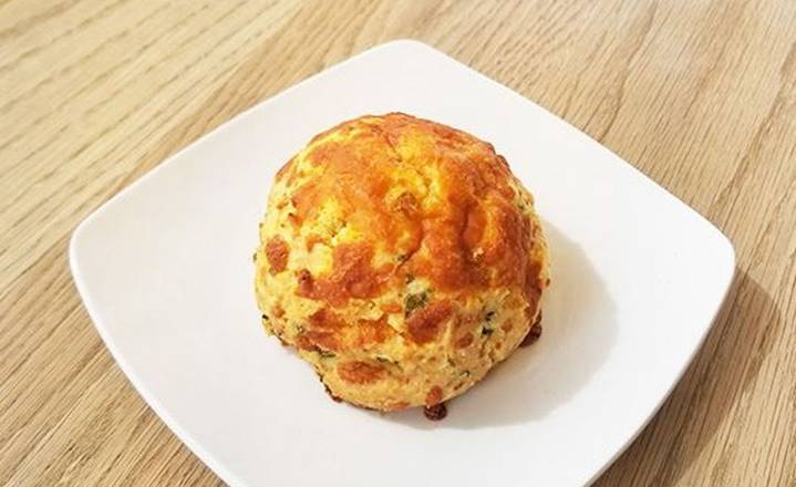 Cheddar Cheese & Green Onion Scone