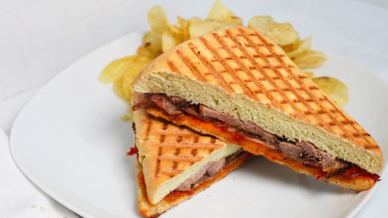 Steak & Havarti Cheese Sandwich (Halal)