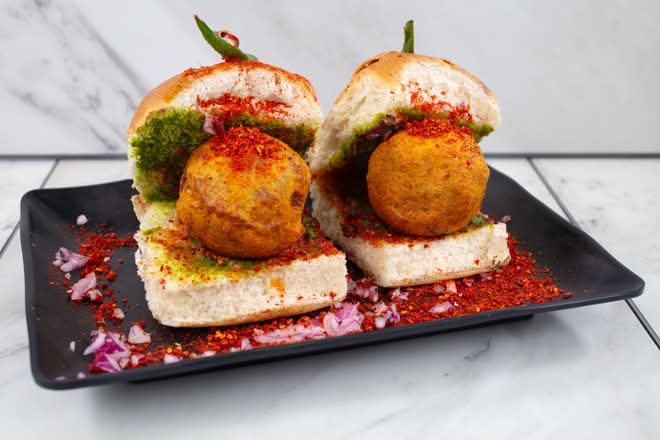 Vada Pav 2pcs