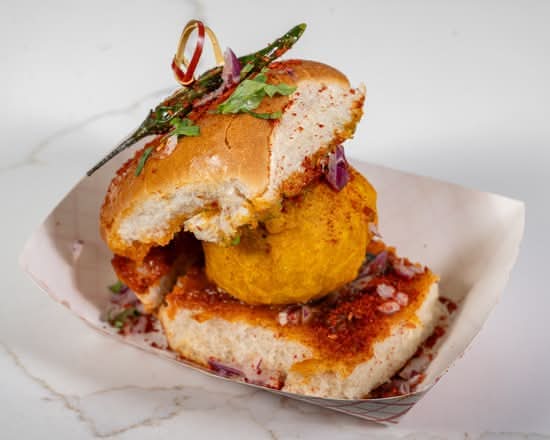 Vada Pav (Gujarati Style)