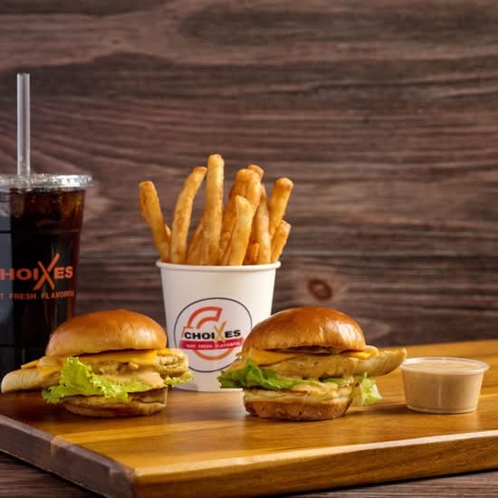 Grilled Jerk Fiesta Chicken (2 Sliders +Drinks Fries)