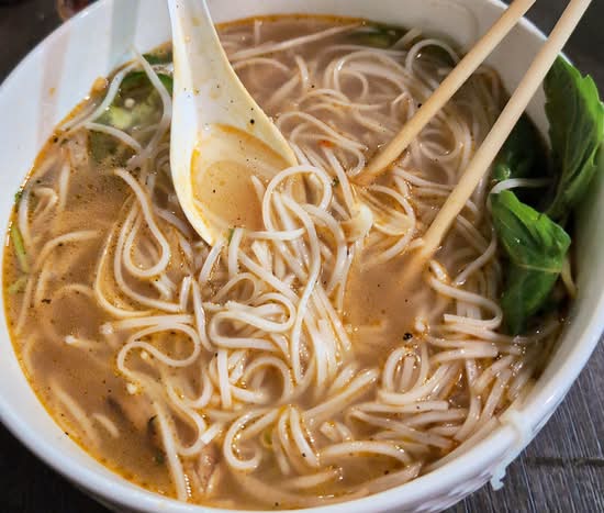 25. Chicken Noodle Soup (PHỞ GÀ NƯỚNG )