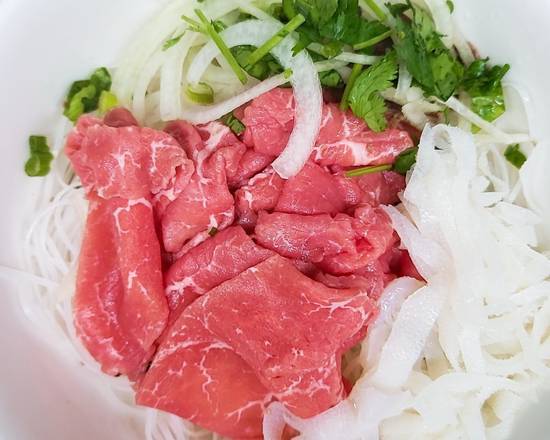 19. Steak and Tripe Pho  (Phở Tái, Sách)