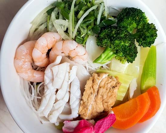 28. Hot and Sour Seafood Pho  (PHỞ ĐỒ BIỂN CHUA CAY)